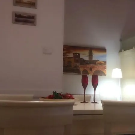 Deneb19 Luminoso Con Balcone Vista Citta Βερόνα