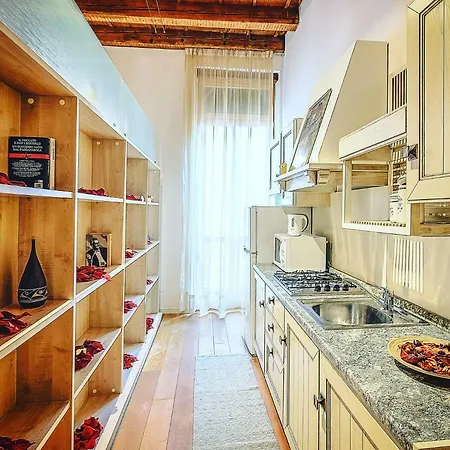 Deneb19 Luminoso Con Balcone Vista Citta Βερόνα