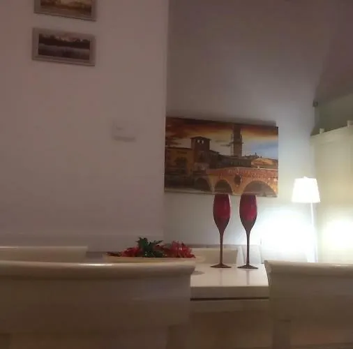 Deneb19 Luminoso Con Balcone Vista Citta 베로나